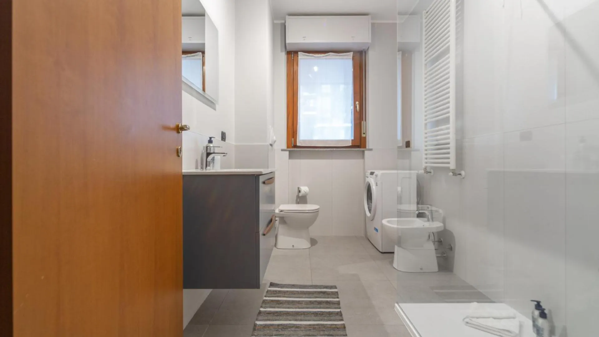 Apartment Modern Oasis Opposite Bosco Verticale Milan Italy