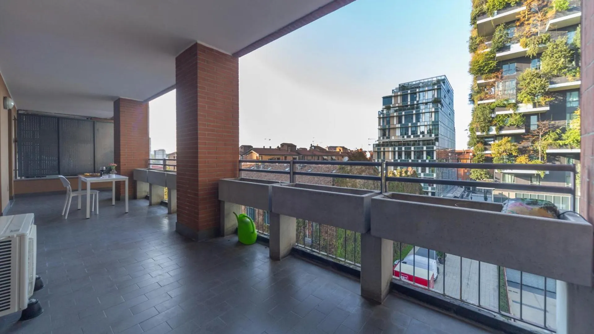 Modern Oasis Opposite Bosco Verticale Milano Italia